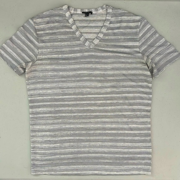 Theory Men’s Pinstripe V-neck T-Shirt Monochromatic - Picture 1 of 4
